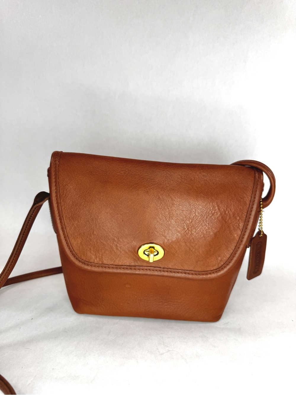 Vintage Coach Quincy Bag 9919 British Tan Glovetanned Leather Crossbody USA Made